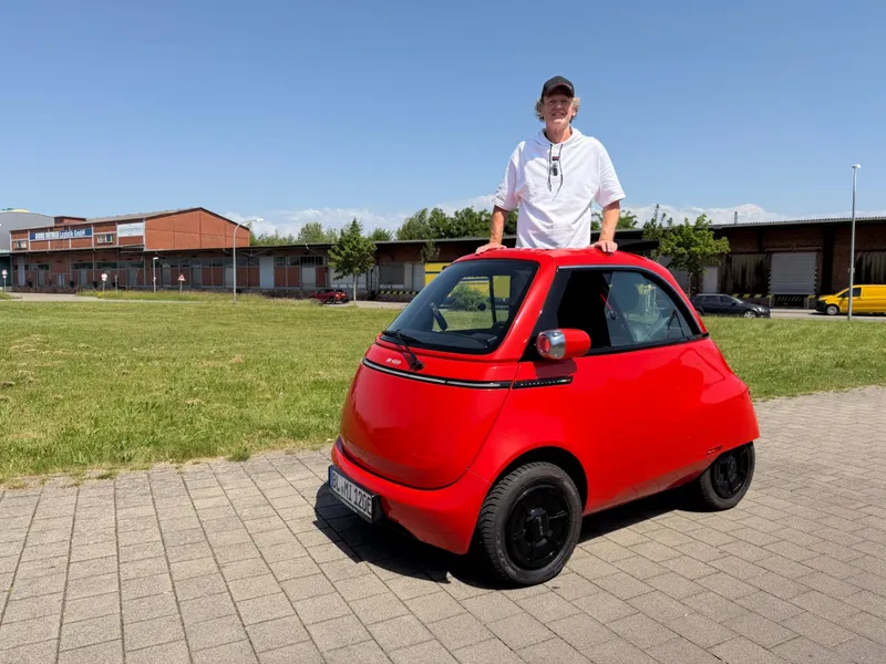 Zurück in die Zukunft! Der Microlino begeistert nicht allein die Generation 50+