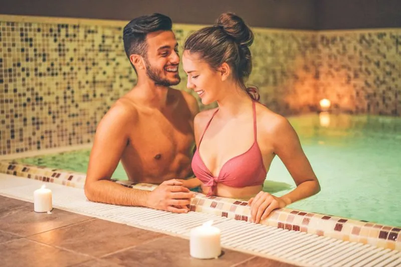 Zweisamkeit genießen in den romantischen Thermen Ungarns