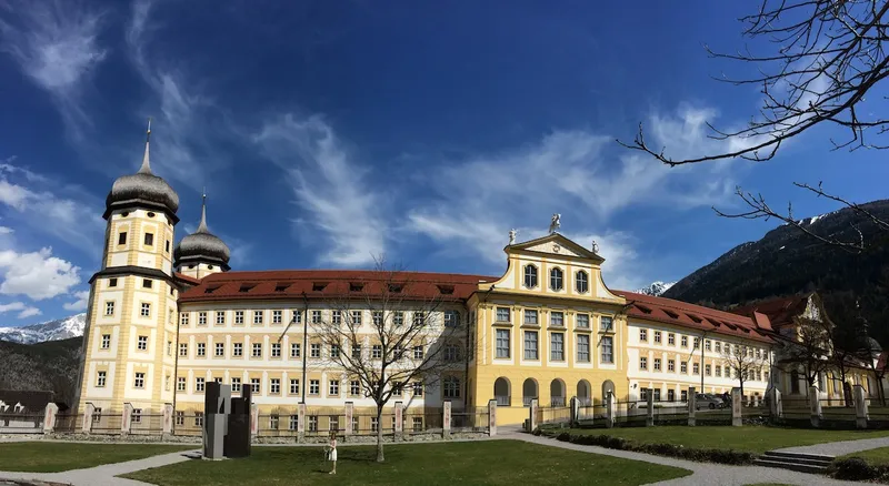 NEU: Stift Stams öffnet ab sofort wieder die Tore für Pilgersleute
