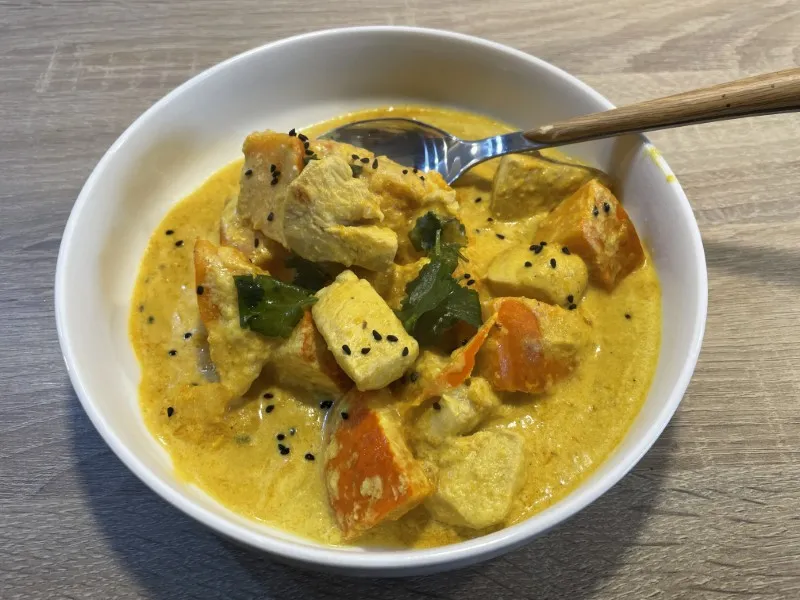 Sauté de poulet et potimarron à la cannelle (Hähnchen-Kürbis-Ragout mit Zimt)
