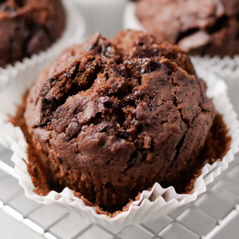 Vegane Schokomuffins mit Schokostückchen