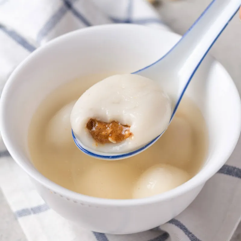 Klebereisbällchen mit Erdnuss (Tang Yuan)