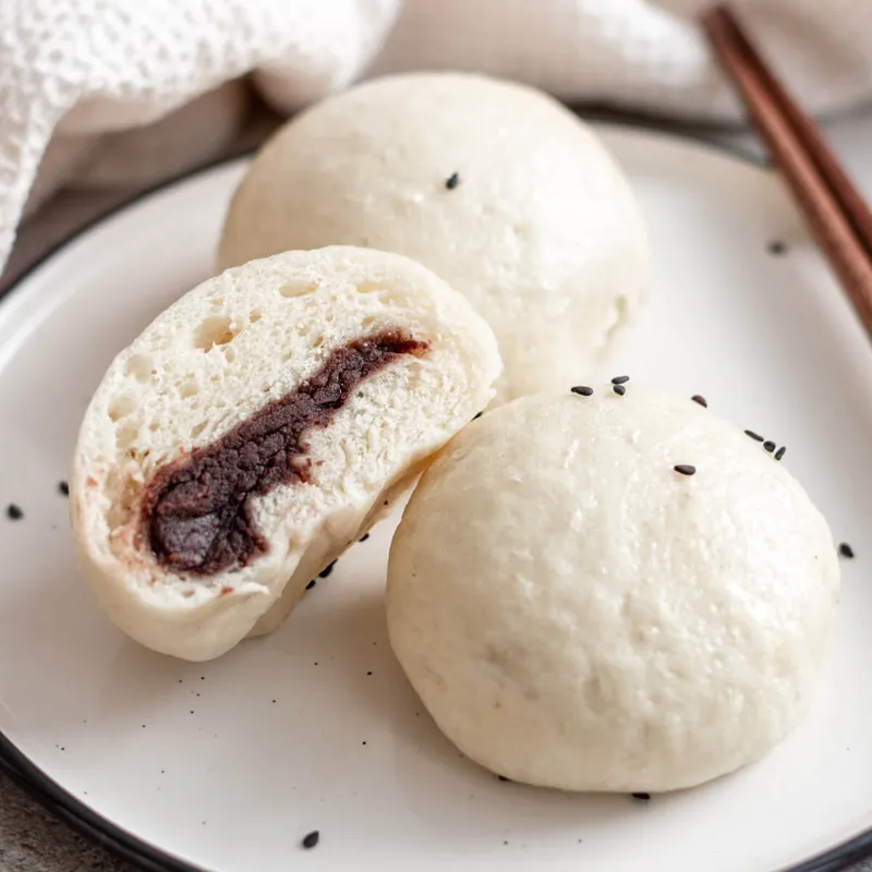 Gedämpfte Brötchen mit roter Bohnenpaste