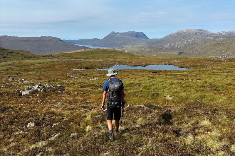 Wanderbekleidung Sommer: 13 Tipps zum Wandern bei Hitze