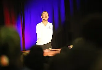 Biografie von Nick Vujicic: Hoffnungen, Glaube und Kontroversen