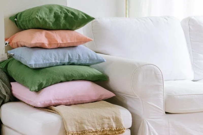 Wie viele Sofakissen brauche ich für mein Sofa?