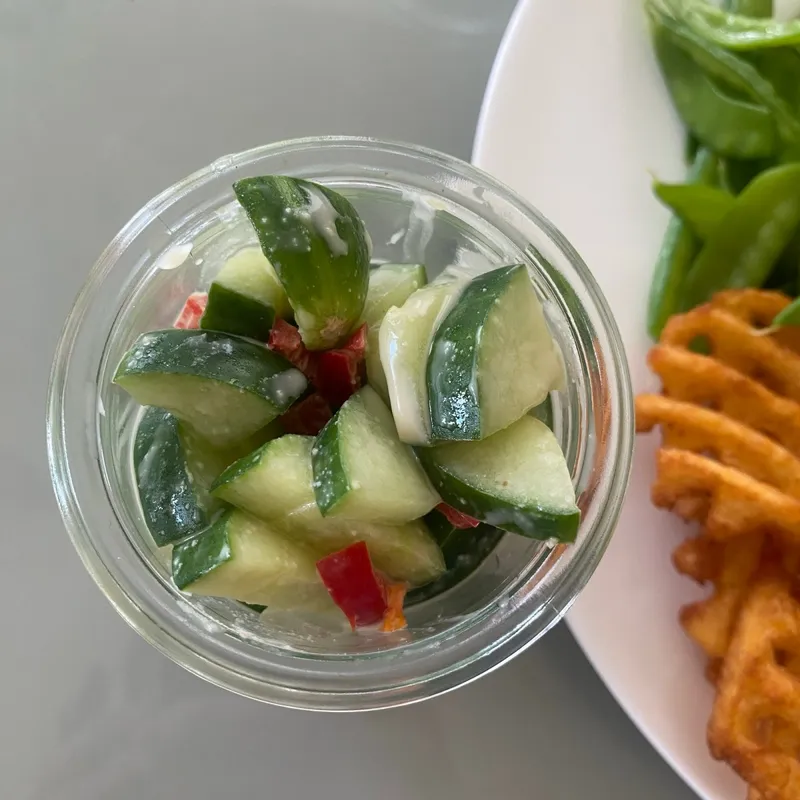 Gurkensalat mit Erdnussdressing