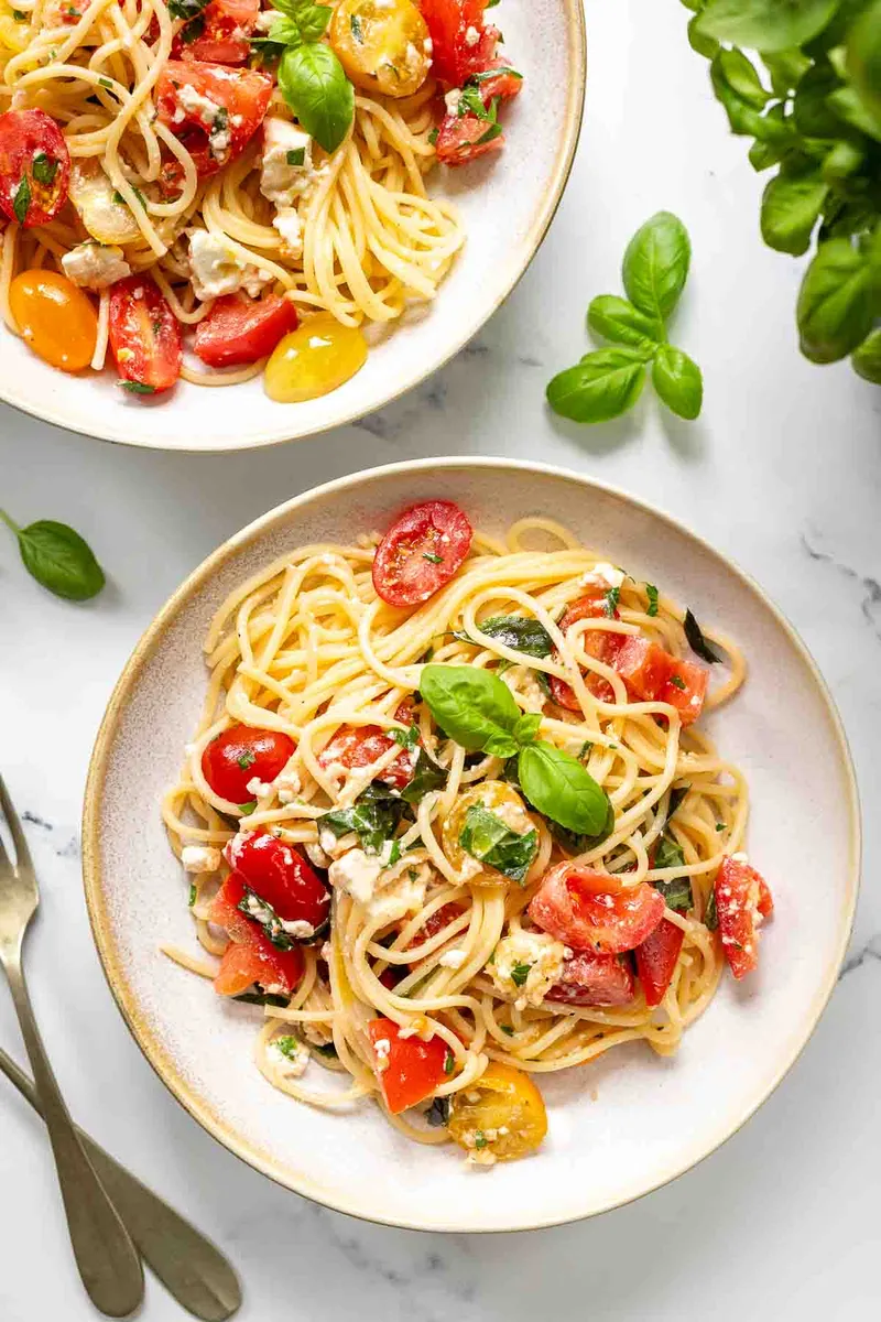 Feta Pasta mit Tomaten: Einfaches 15-Minuten-Rezept