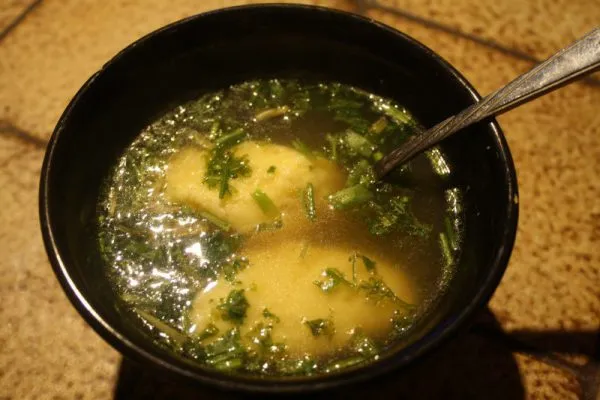 Grießklöschensuppe