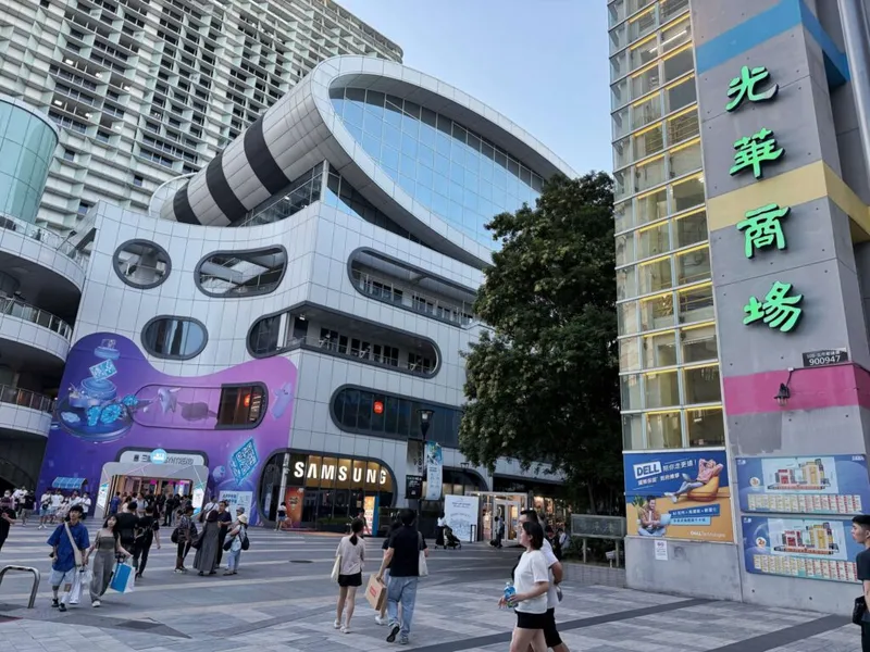 Das Syntrend-Kaufhaus in Taiwan – zwölf Etagen Computer und Elektronik