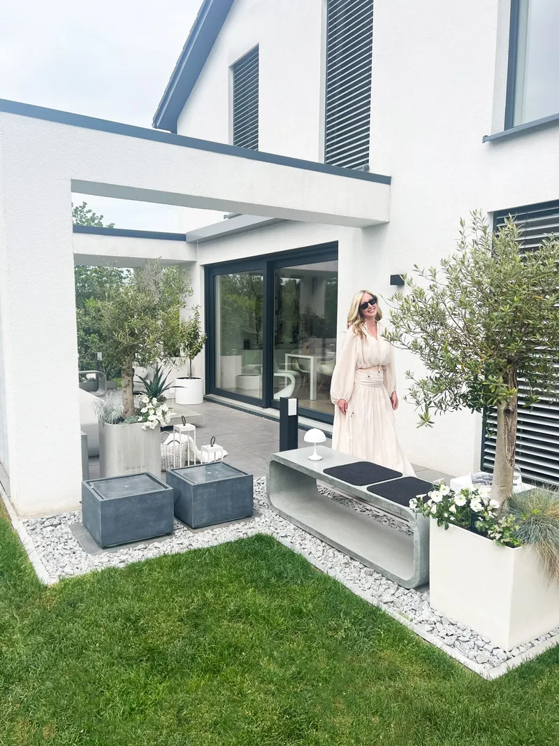 OPUS LONGUS: Skulpturale Ruhe – Die Betonbank als architektonisches Statement im Garten