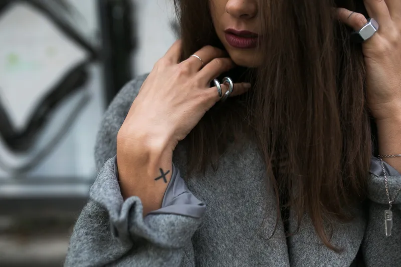 Tiny Tattoo Ideen Frauen: Warum kleine Motive oft die größte Wirkung haben