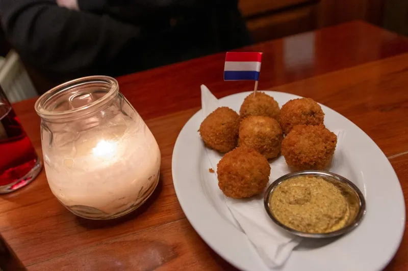 Typisches Essen der Niederlande – diese Spezialitäten musst du dort probieren!